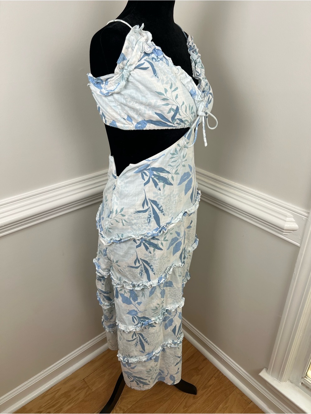 SABO SKIRT Jaida Blue Floral Midi Dress with Cutout Ruffle - 100% Cotton - Picture 9 of 12